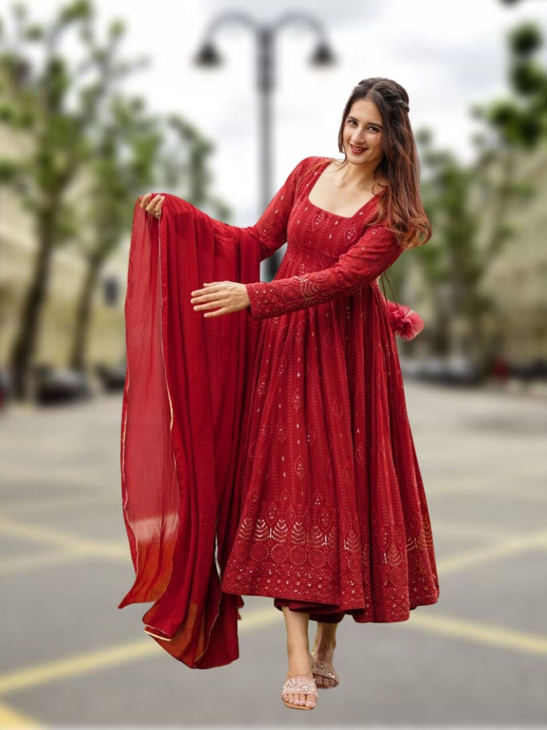 ESTELA Ethnic Motifs Embroidered Sequinned Anarkali Kurta & Trousers With Dupatta, Red
ESTELA Ethnic Motifs Embroidered Sequinned Anarkali Kurta & Trousers With Dupatta, Red