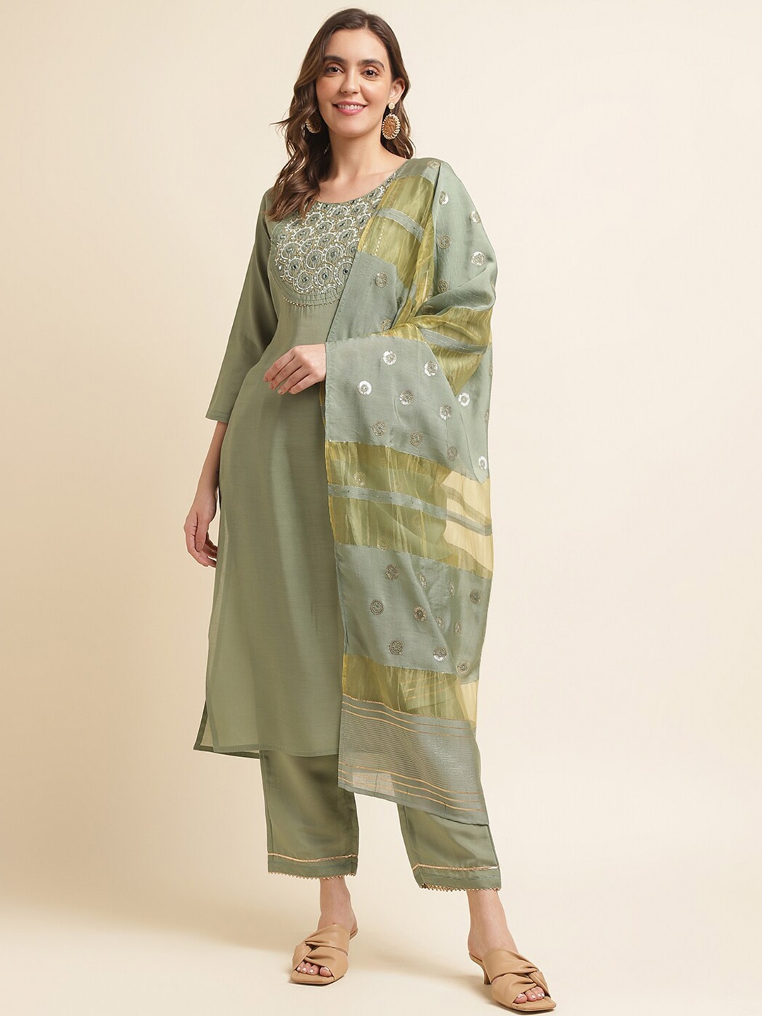 House of Pataudi Olive Green Yoke Design Straight Kurta and Trousers With Dupatta
House of Pataudi Olive Green Yoke Design Straight Kurta and Trousers With Dupatta