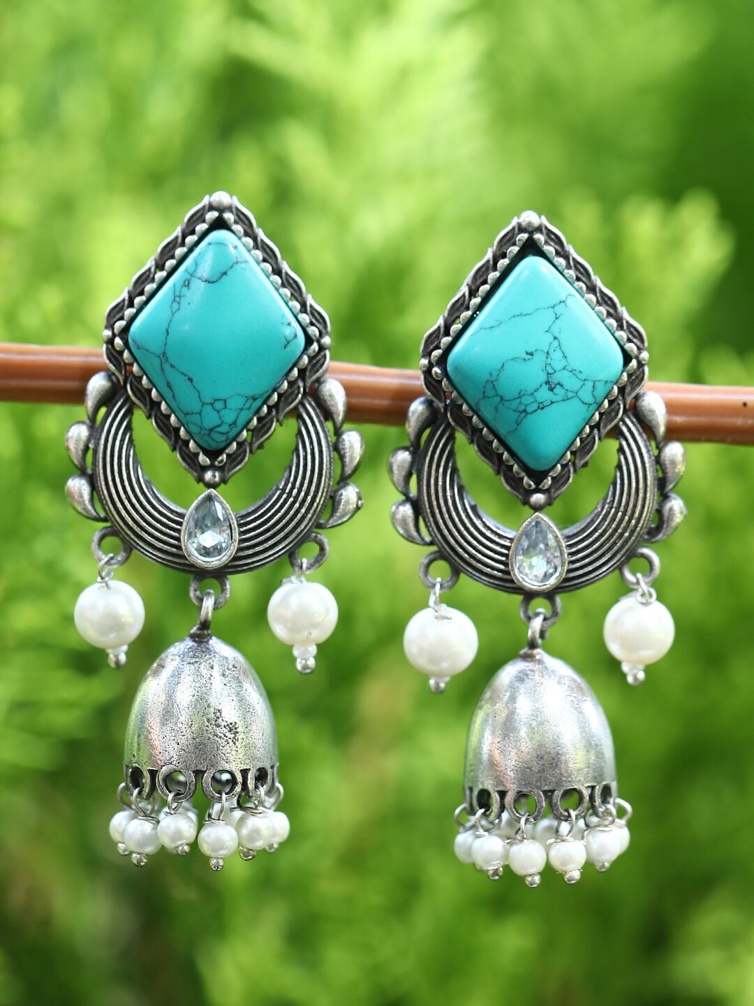 Sangria Silver Plated Artificial Stones-Studded And Beads-Beaded Oxidised Drop Earring
Sangria Silver Plated Artificial Stones-Studded And Beads-Beaded Oxidised Drop Earring