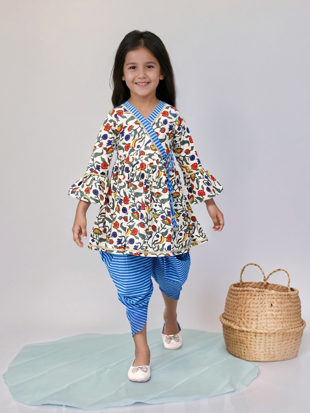 Toonyport Girls Floral Printed Angrakha Gotta Patti Pure Cotton Kurta with Dhoti Pant, White
Toonyport Girls Floral Printed Angrakha Gotta Patti Pure Cotton Kurta with Dhoti Pant, White