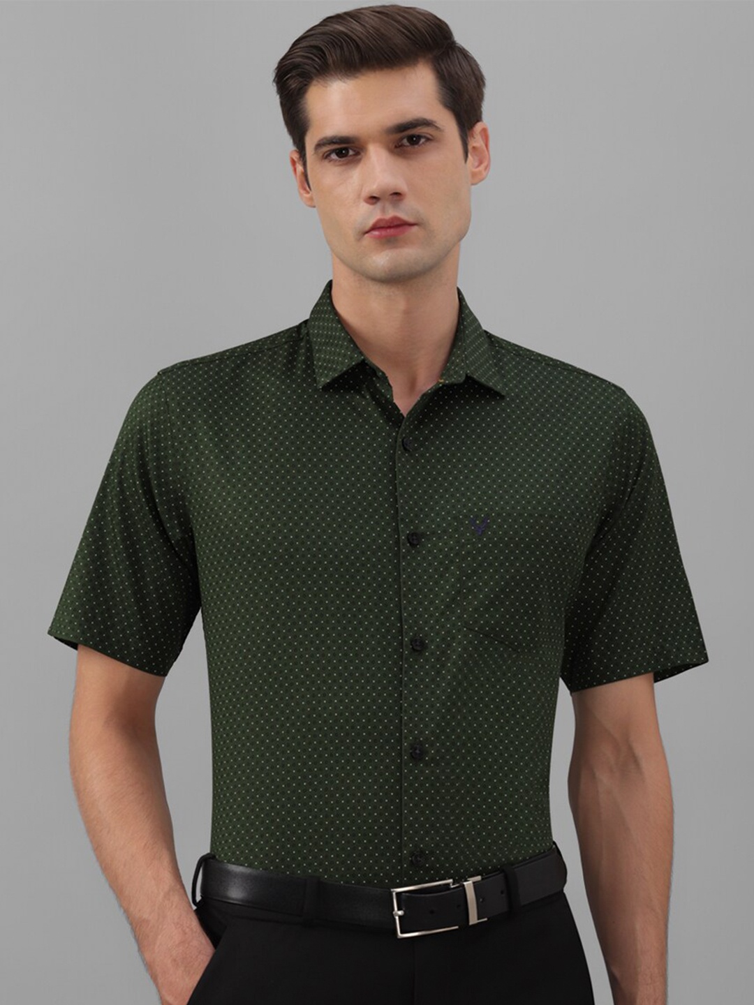 Allen Solly Spread Collar Short Sleeves Cotton Slim Fit Opaque Printed Formal Shirt, Green
Allen Solly Spread Collar Short Sleeves Cotton Slim Fit Opaque Printed Formal Shirt, Green