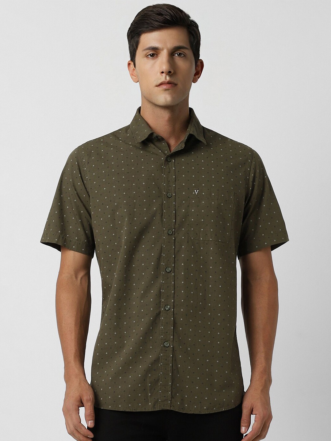 Van Heusen Sport Printed Spread Collar Short Sleeves Cotton Slim Fit Casual Shirt, Green
Van Heusen Sport Printed Spread Collar Short Sleeves Cotton Slim Fit Casual Shirt, Green
