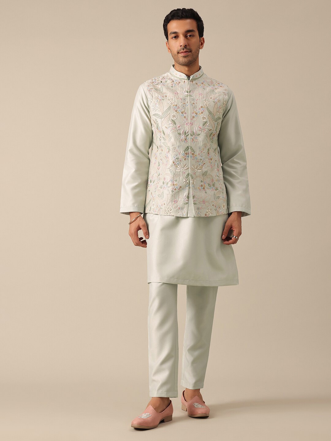 KALKI Fashion Mandarin Collar Thread Work Pure Silk Kurta Trousers With Nehru Jacket, Green
KALKI Fashion Mandarin Collar Thread Work Pure Silk Kurta Trousers With Nehru Jacket, Green