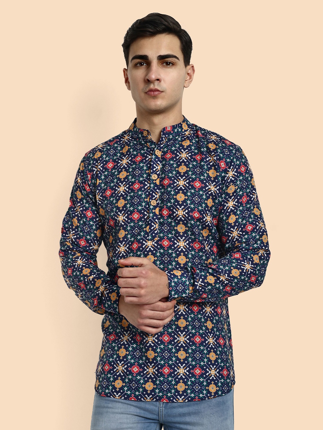 Vardha Ethnic Motifs Printed Band Collar Roll Up Sleeves Cotton Straight Short Kurta, Navy blue
Vardha Ethnic Motifs Printed Band Collar Roll Up Sleeves Cotton Straight Short Kurta, Navy blue