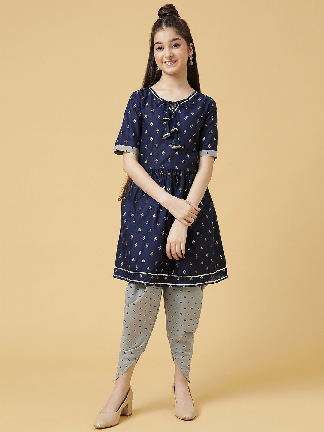 BAESD Girls Ethnic Motifs Printed Tie-Up Neck Straight Gotta Patti Kurta With Dhoti Pant, Blue
BAESD Girls Ethnic Motifs Printed Tie-Up Neck Straight Gotta Patti Kurta With Dhoti Pant, Blue
