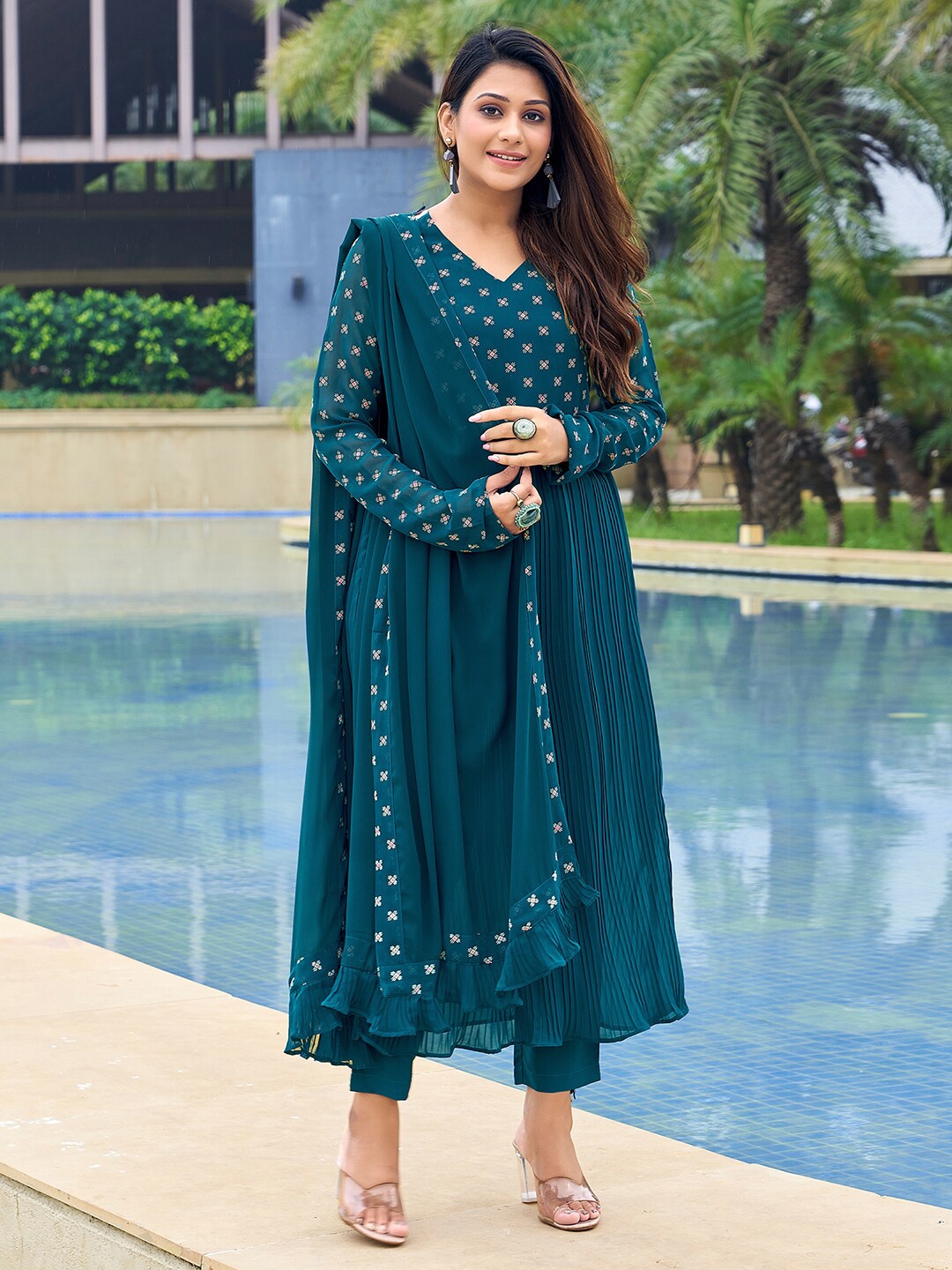 SKYLEE Women Teal Ethnic Motifs Printed Pleated Anarkali Kurta With Trousers & Dupatta
SKYLEE Women Teal Ethnic Motifs Printed Pleated Anarkali Kurta With Trousers & Dupatta