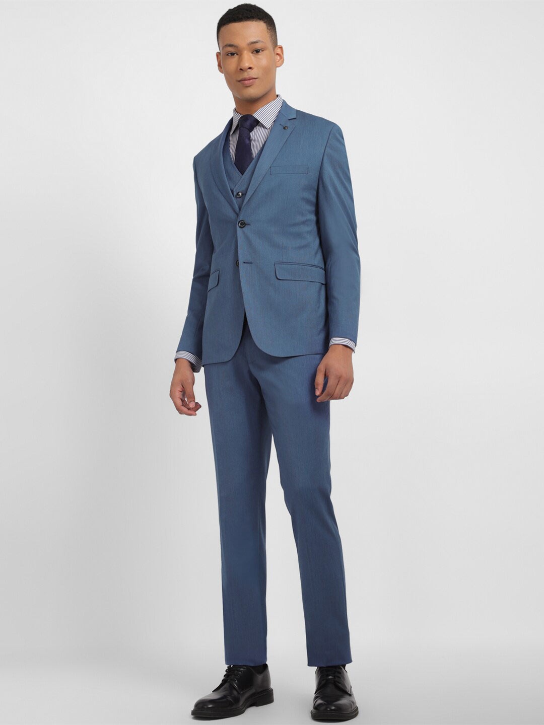 Allen Solly Slim-Fit Notched Lapel Collar Single-Breasted 3-Piece Formal Suit, Blue
Allen Solly Slim-Fit Notched Lapel Collar Single-Breasted 3-Piece Formal Suit, Blue