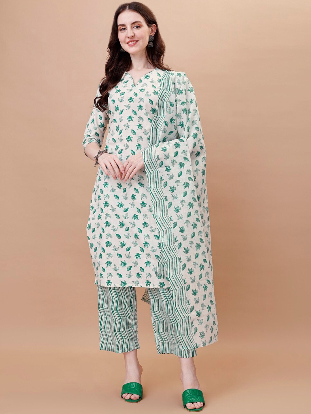 CANIZZARO Floral Printed Regular Pure Cotton Straight Kurta With Trousers & Dupatta, White
CANIZZARO Floral Printed Regular Pure Cotton Straight Kurta With Trousers & Dupatta, White