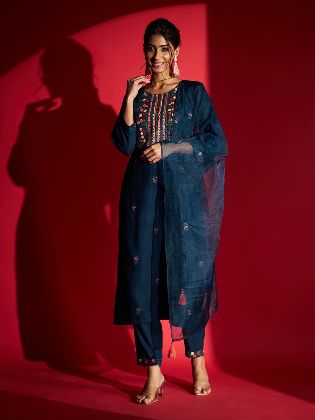 NIZA FASHION Floral Embroidered Regular Thread Work Kurta with Trousers & Dupatta, Blue
NIZA FASHION Floral Embroidered Regular Thread Work Kurta with Trousers & Dupatta, Blue