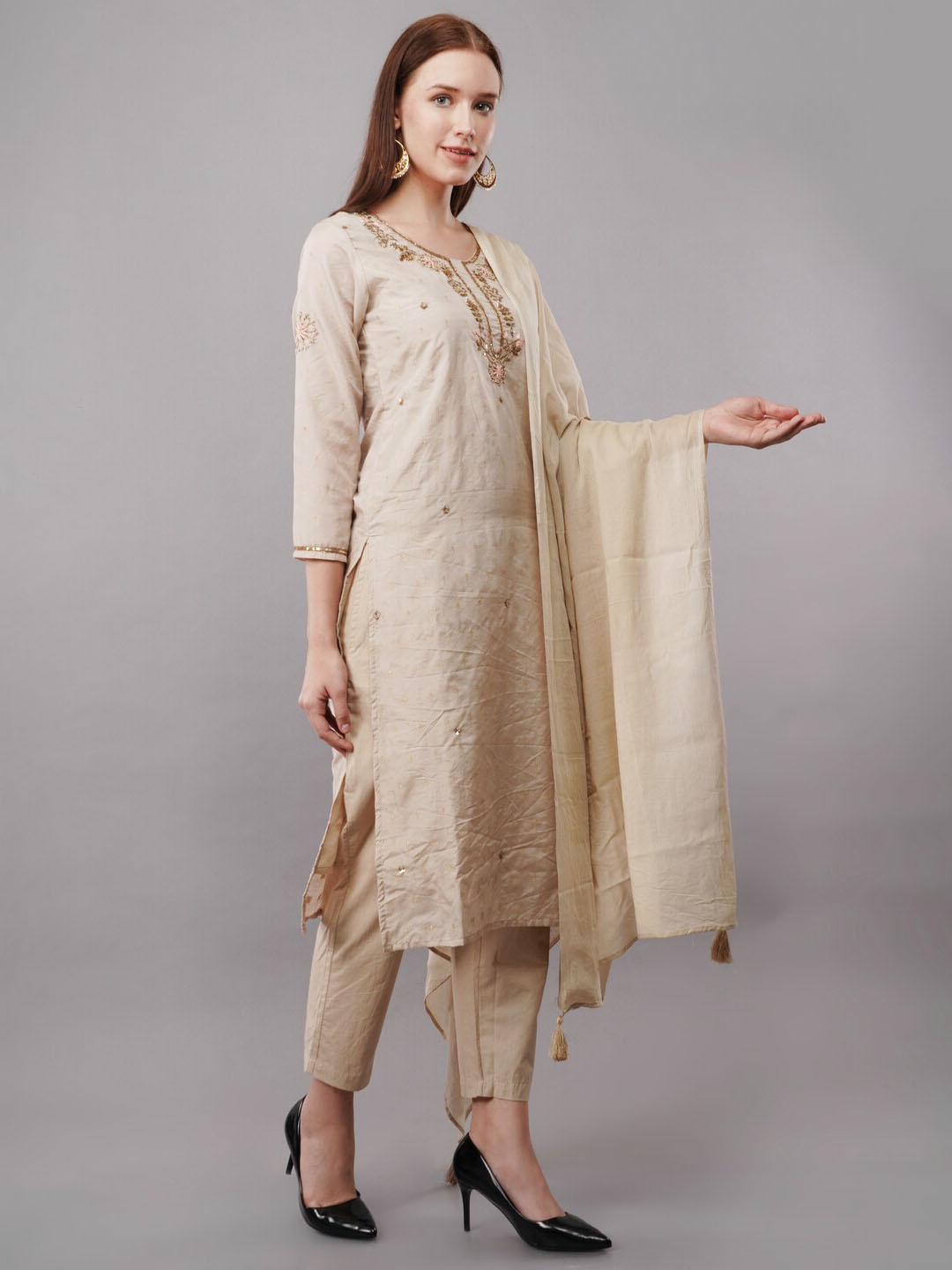 Herryqeal Floral Embroidered Beads and Stones Chanderi Silk Kurta With Pyjama & Dupatta, Beige
Herryqeal Floral Embroidered Beads and Stones Chanderi Silk Kurta With Pyjama & Dupatta, Beige