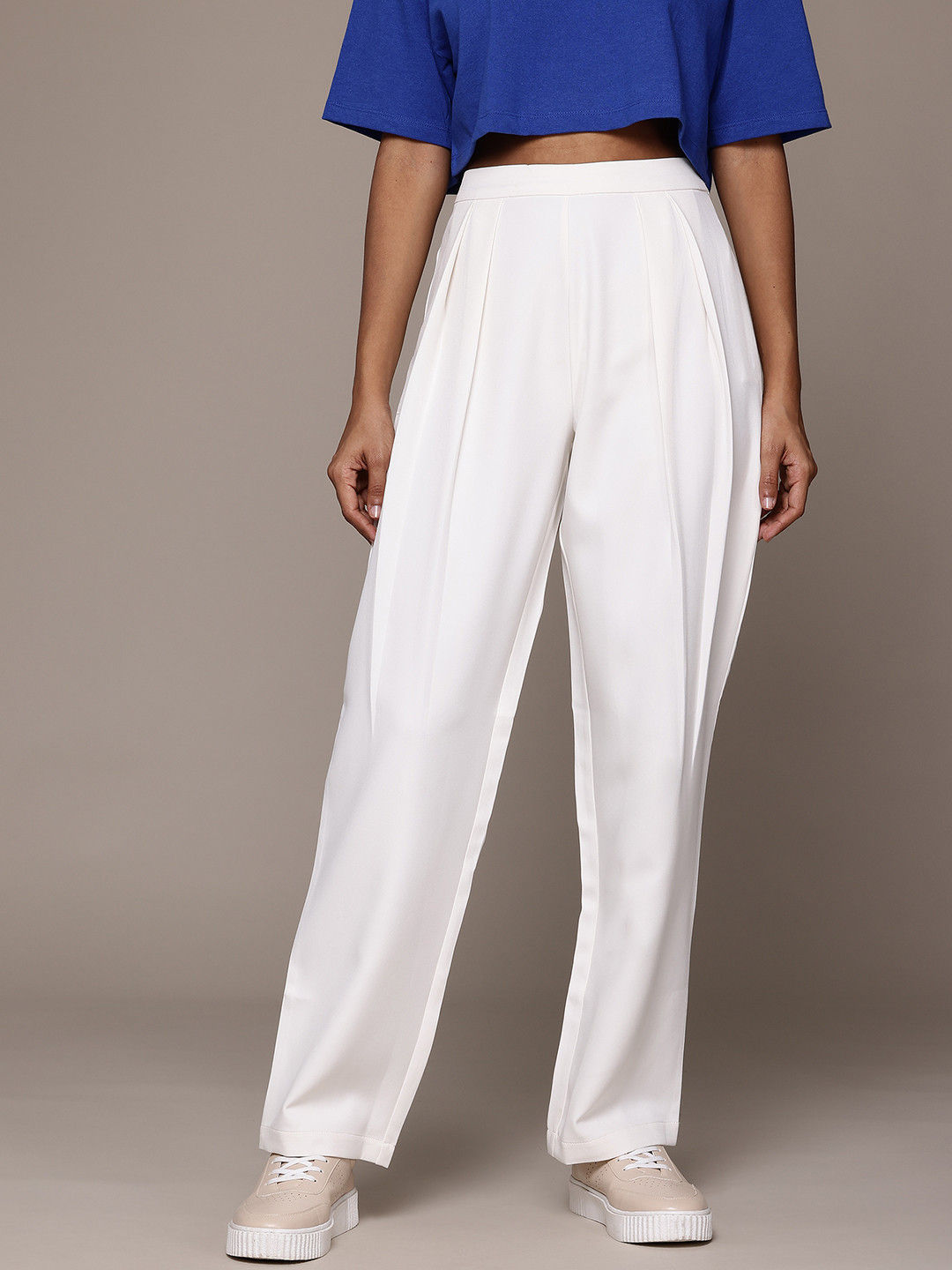 The Roadster Lifestyle Co. Women Pleated Pull-Up Korean Pants, Off white
The Roadster Lifestyle Co. Women Pleated Pull-Up Korean Pants, Off white