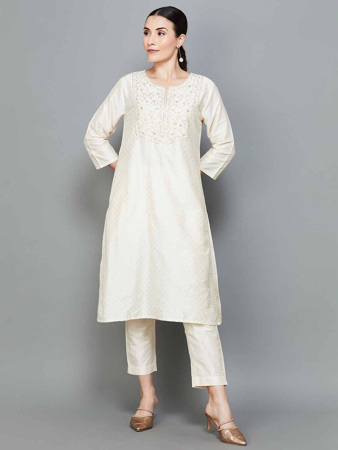 Melange by Lifestyle Floral Sequinned Embroidered Straight Kurta With Trousers, Off white
Melange by Lifestyle Floral Sequinned Embroidered Straight Kurta With Trousers, Off white