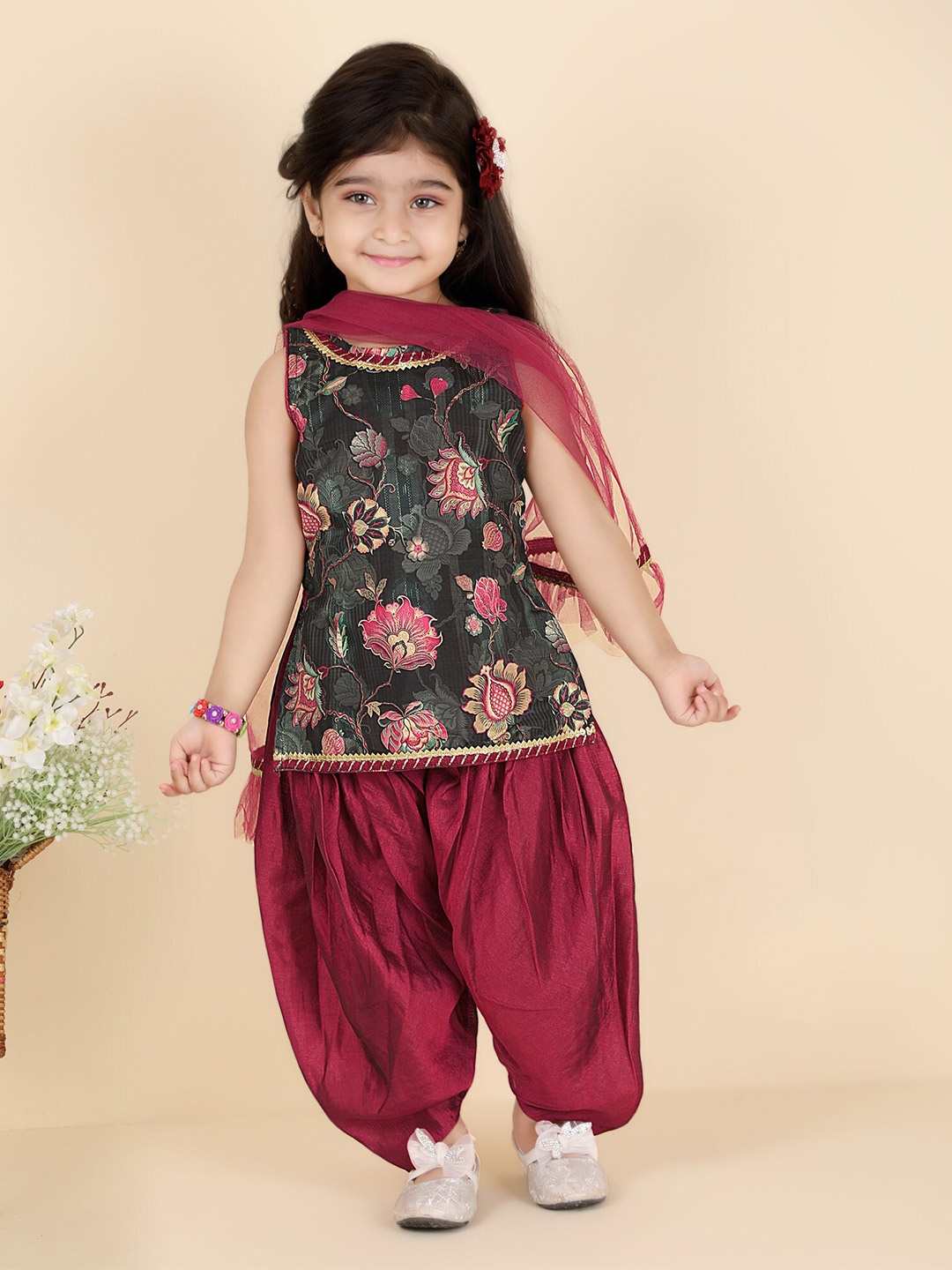 KIDS FARM Girls Floral Printed Regular Gotta Patti Kurti with Dhoti Pants & Dupatta, Maroon
KIDS FARM Girls Floral Printed Regular Gotta Patti Kurti with Dhoti Pants & Dupatta, Maroon