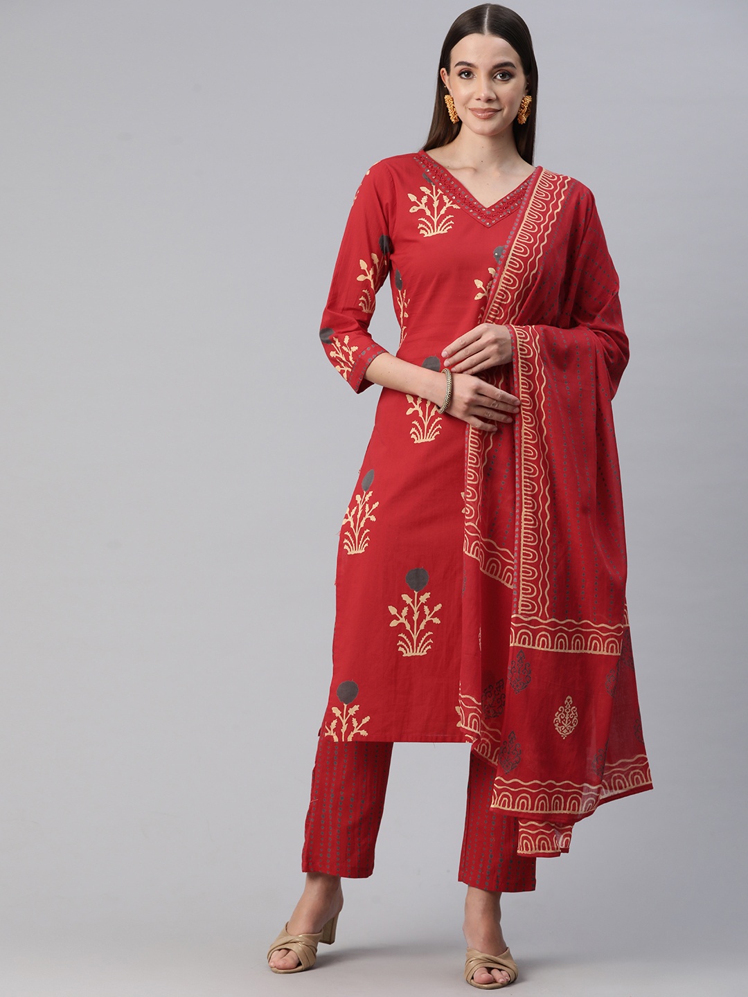 Readiprint Fashions Floral Printed Sequinned Pure Cotton Kurta with Trousers & Dupatta, Red
Readiprint Fashions Floral Printed Sequinned Pure Cotton Kurta with Trousers & Dupatta, Red