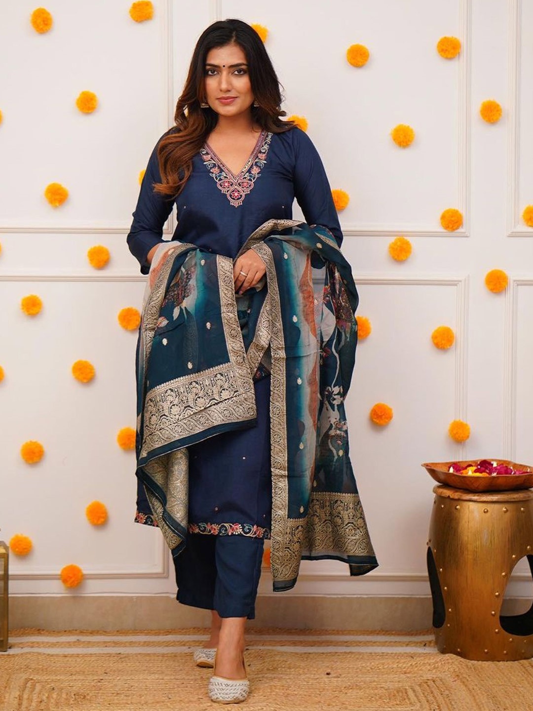 J.KANJI Floral Embroidered Regular Sequinned Kurta With Trousers & Dupatta, Navy blue
J.KANJI Floral Embroidered Regular Sequinned Kurta With Trousers & Dupatta, Navy blue