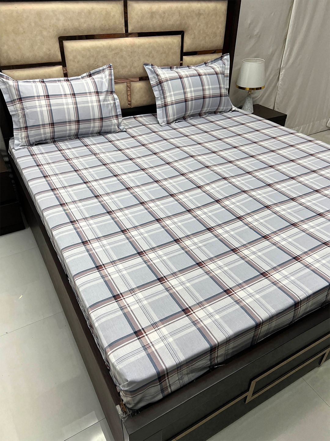 Pure Decor Grey & White Checked Cotton 400 TC Super King Bedsheet with 2 Pillow Covers
Pure Decor Grey & White Checked Cotton 400 TC Super King Bedsheet with 2 Pillow Covers