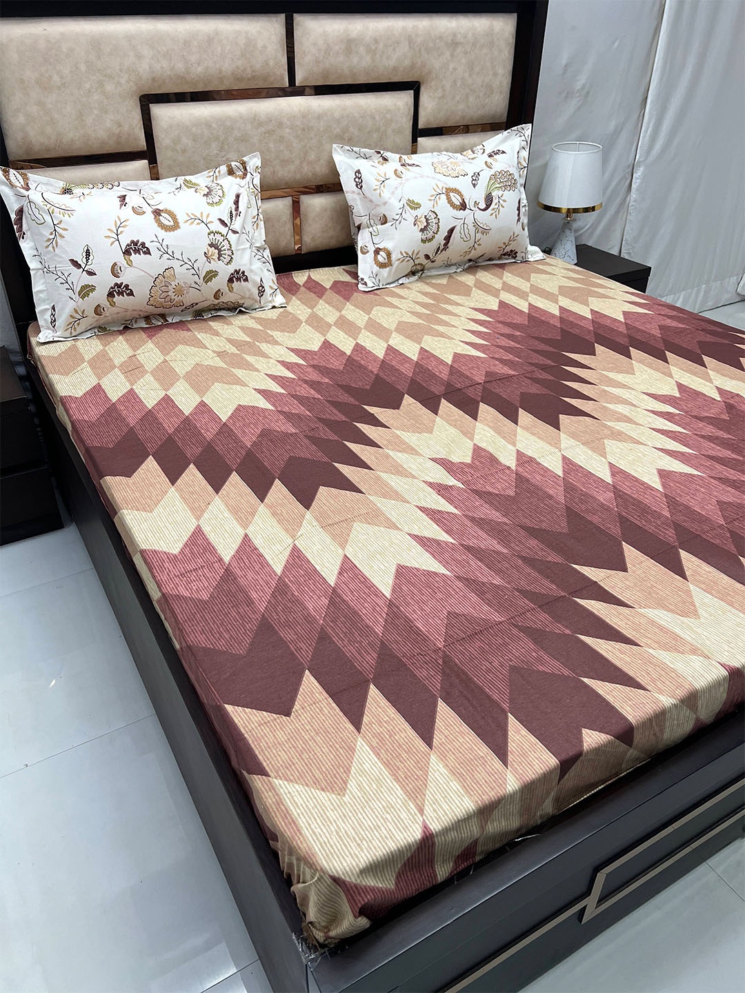 Pure Decor Brown & Cream-Coloured Abstract 300 TC King Bedsheet with 2 Pillow Covers
Pure Decor Brown & Cream-Coloured Abstract 300 TC King Bedsheet with 2 Pillow Covers