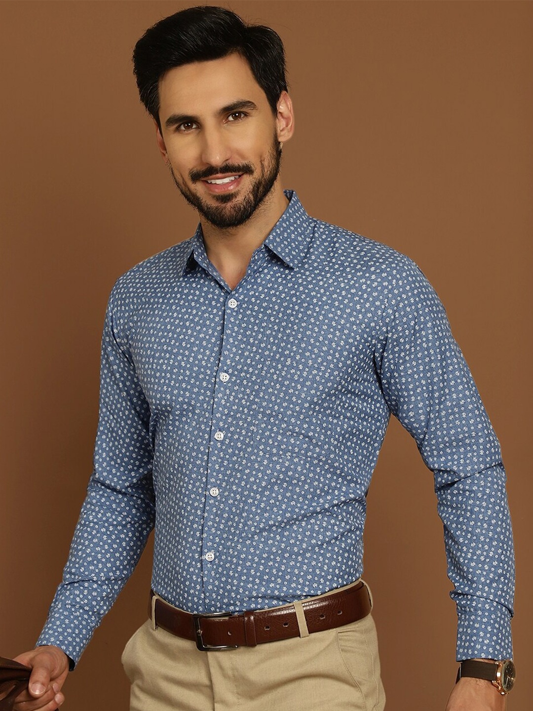 Indian Needle Spread Collar Long Sleeves Floral Printed Opaque Classic Formal Shirt, Blue
Indian Needle Spread Collar Long Sleeves Floral Printed Opaque Classic Formal Shirt, Blue