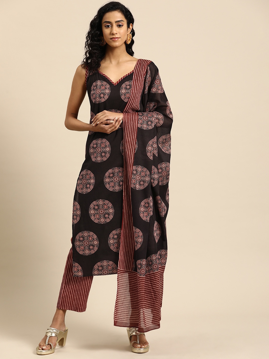 anayna Women Ethnic Motifs Printed Regular Pure Cotton Kurta with Trousers & With Dupatta, Black
anayna Women Ethnic Motifs Printed Regular Pure Cotton Kurta with Trousers & With Dupatta, Black
