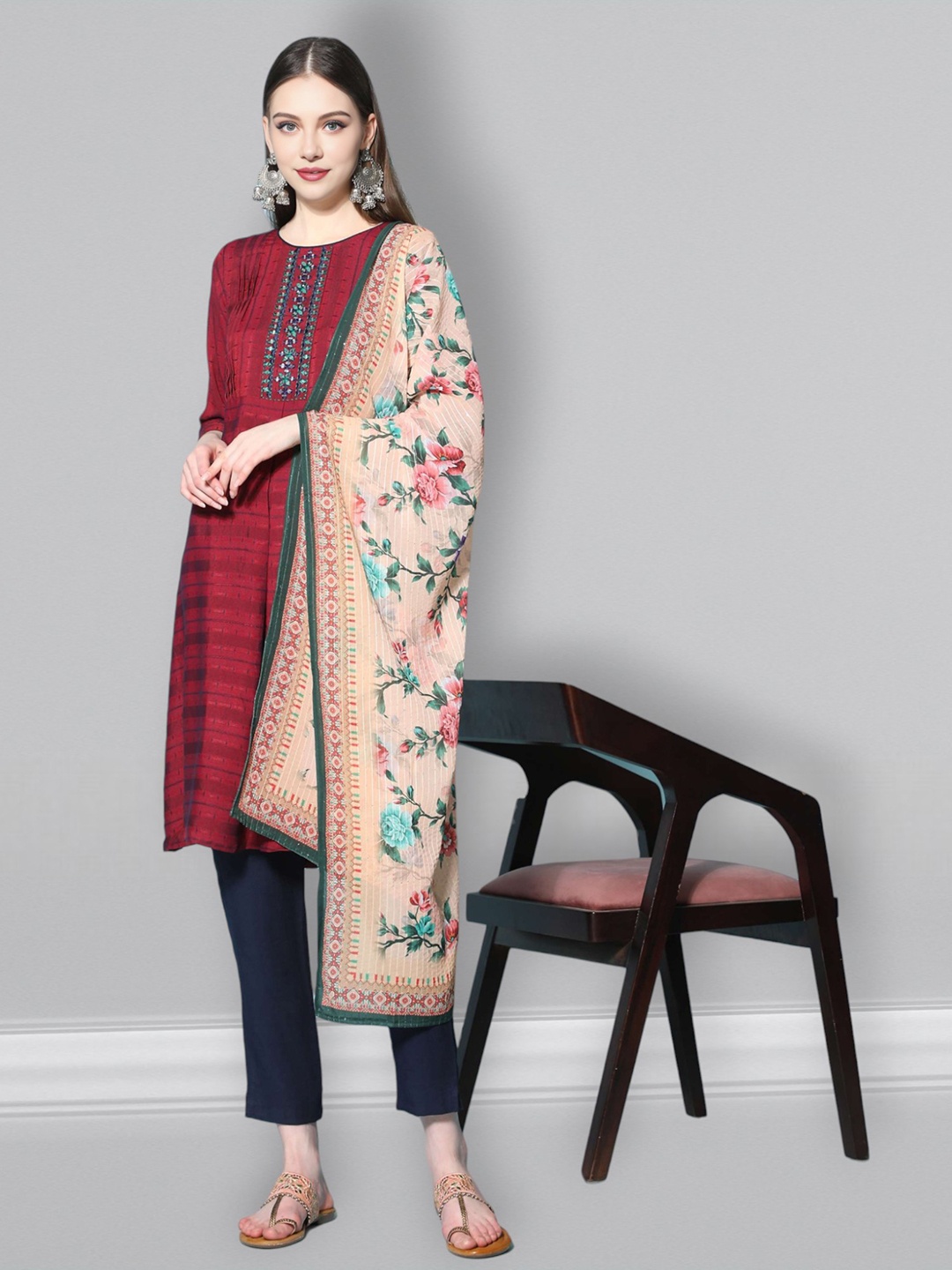 Growish Woven design embroidered Round Neck Three-Quarter Sleeves Pure Cotton Kurta Set, Maroon
Growish Woven design embroidered Round Neck Three-Quarter Sleeves Pure Cotton Kurta Set, Maroon