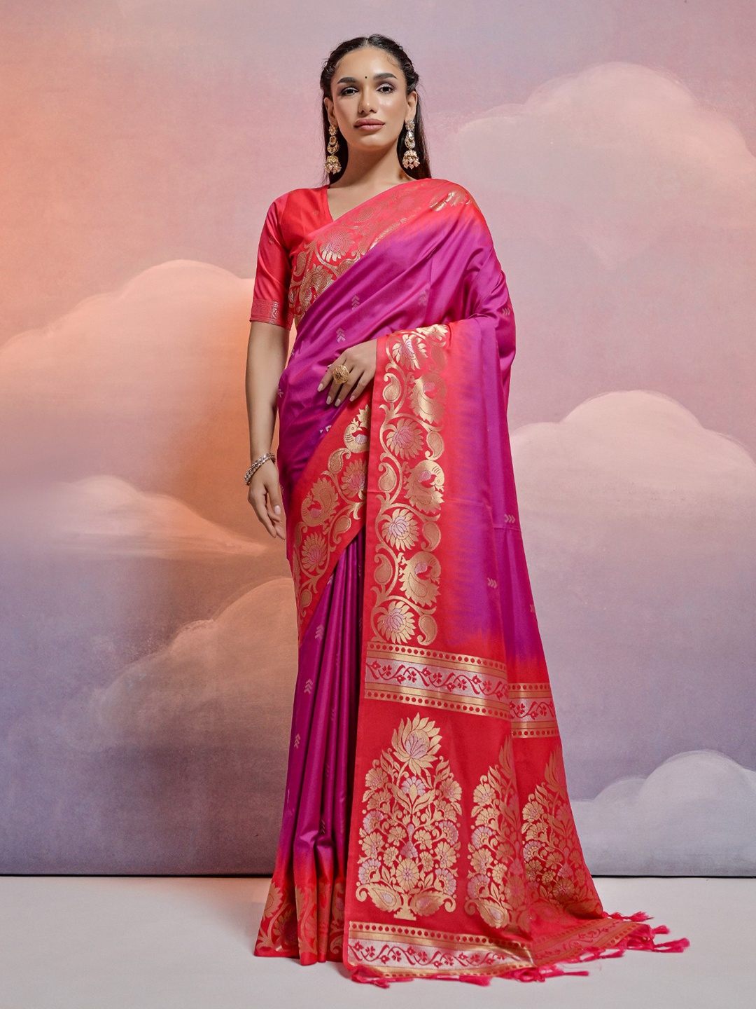 VISHNU WEAVES Woven Design Ethnic Motifs Zari Pure Silk Banarasi Saree With Tassels, Purple
VISHNU WEAVES Woven Design Ethnic Motifs Zari Pure Silk Banarasi Saree With Tassels, Purple