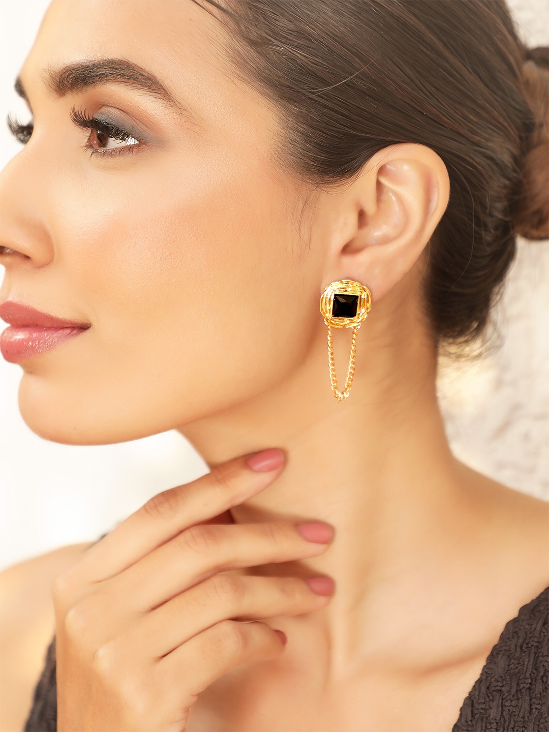 Rubans Voguish 18K Gold Plated Square Black Stone Studded Chain Earrings Stylish Jewelry
Rubans Voguish 18K Gold Plated Square Black Stone Studded Chain Earrings Stylish Jewelry