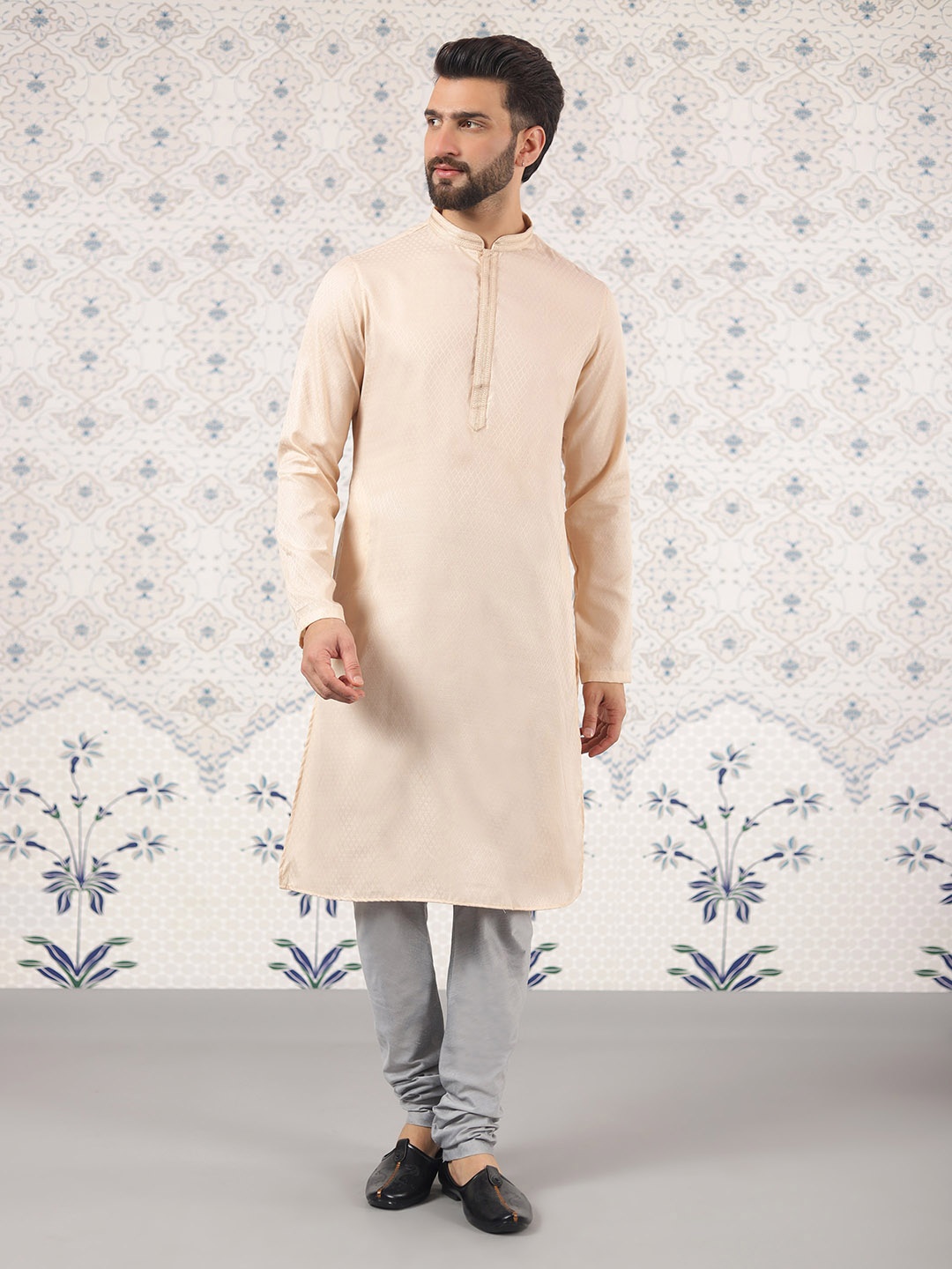 Ode by House of Pataudi Woven Design Mandarin Collar Straight Kurta with Churidar Pant, Cream
Ode by House of Pataudi Woven Design Mandarin Collar Straight Kurta with Churidar Pant, Cream