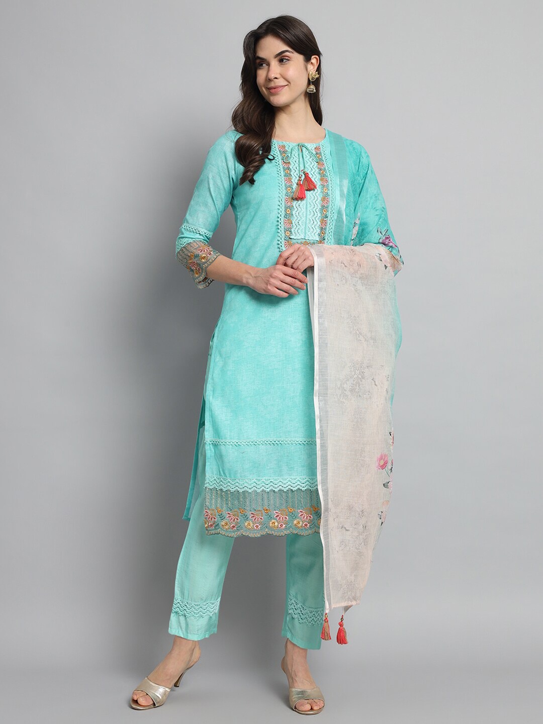 JAPNAAM Floral Embroidered Regular Thread Work Linen Kurta With Trousers & Dupatta, Blue
JAPNAAM Floral Embroidered Regular Thread Work Linen Kurta With Trousers & Dupatta, Blue