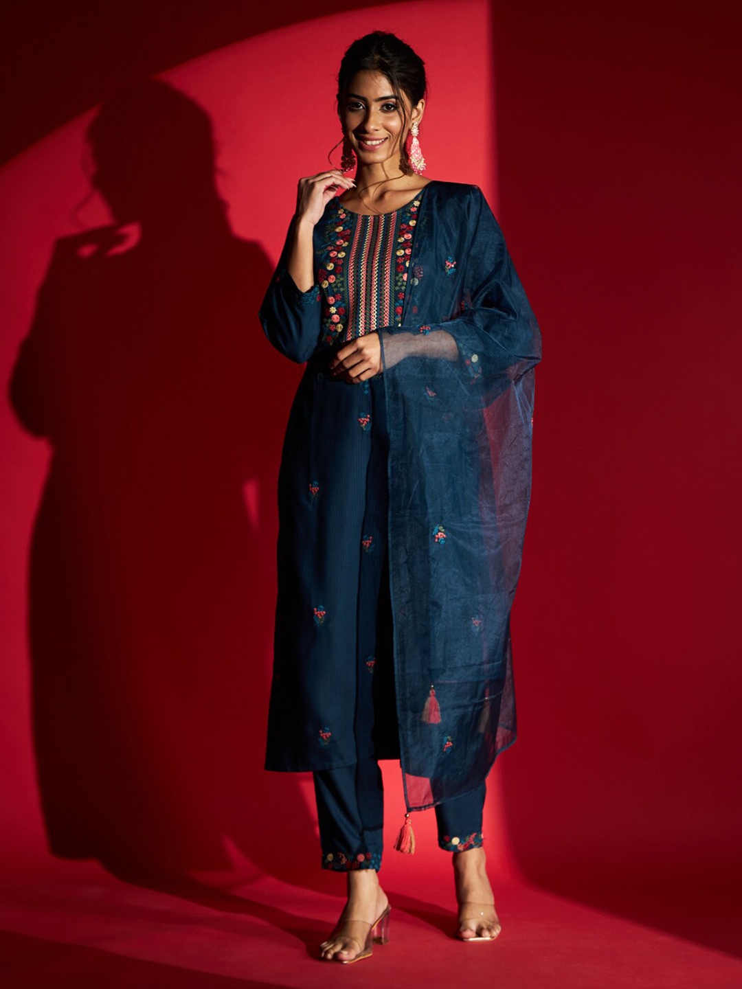 JAPNAAM Floral Embroidered Regular Thread Work Kurta with Trousers & Dupatta, Navy blue
JAPNAAM Floral Embroidered Regular Thread Work Kurta with Trousers & Dupatta, Navy blue