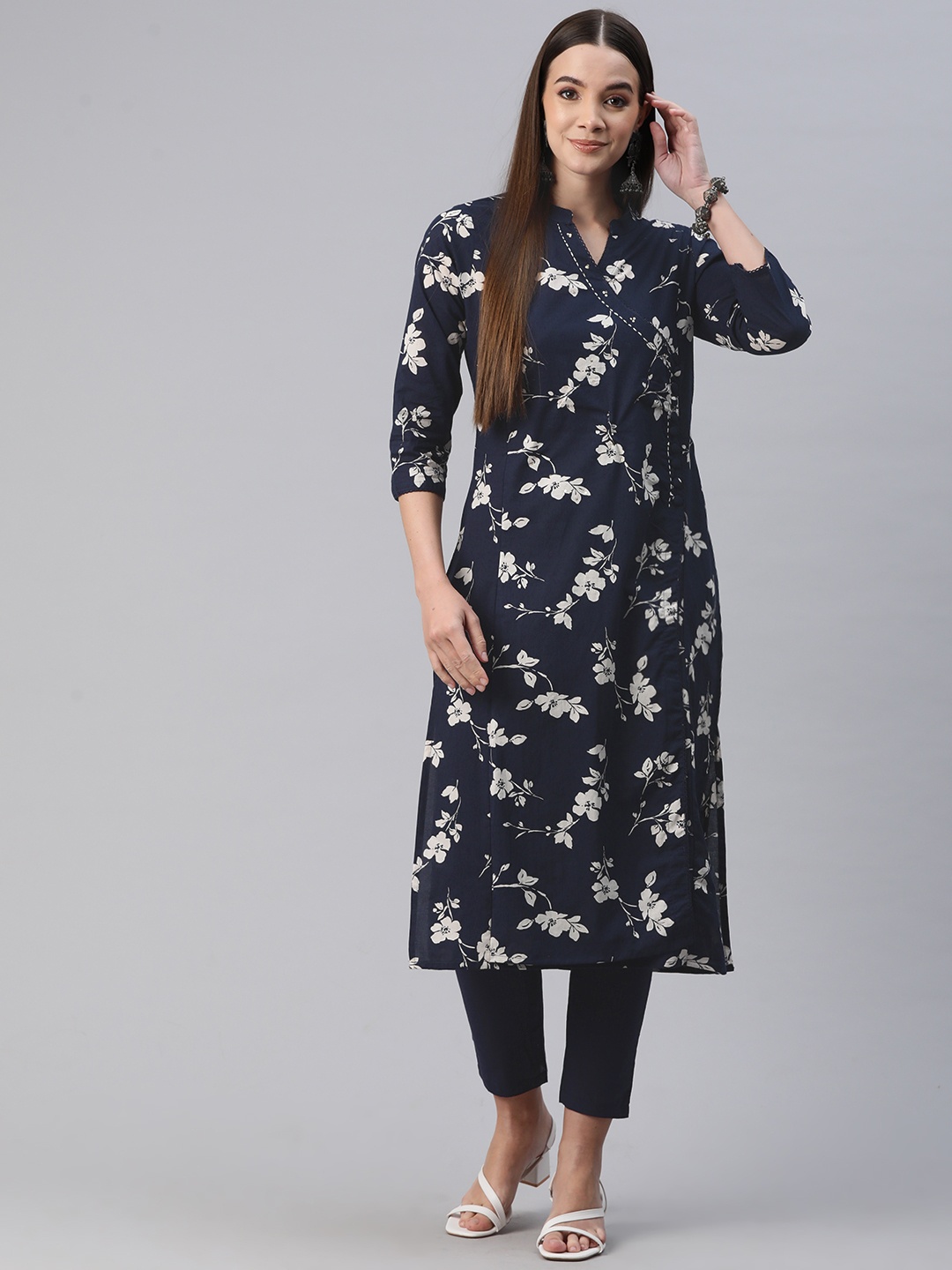 Readiprint Women Floral Printed Regular Sequinned Pure Cotton Kurta with Trousers, Blue
Readiprint Women Floral Printed Regular Sequinned Pure Cotton Kurta with Trousers, Blue