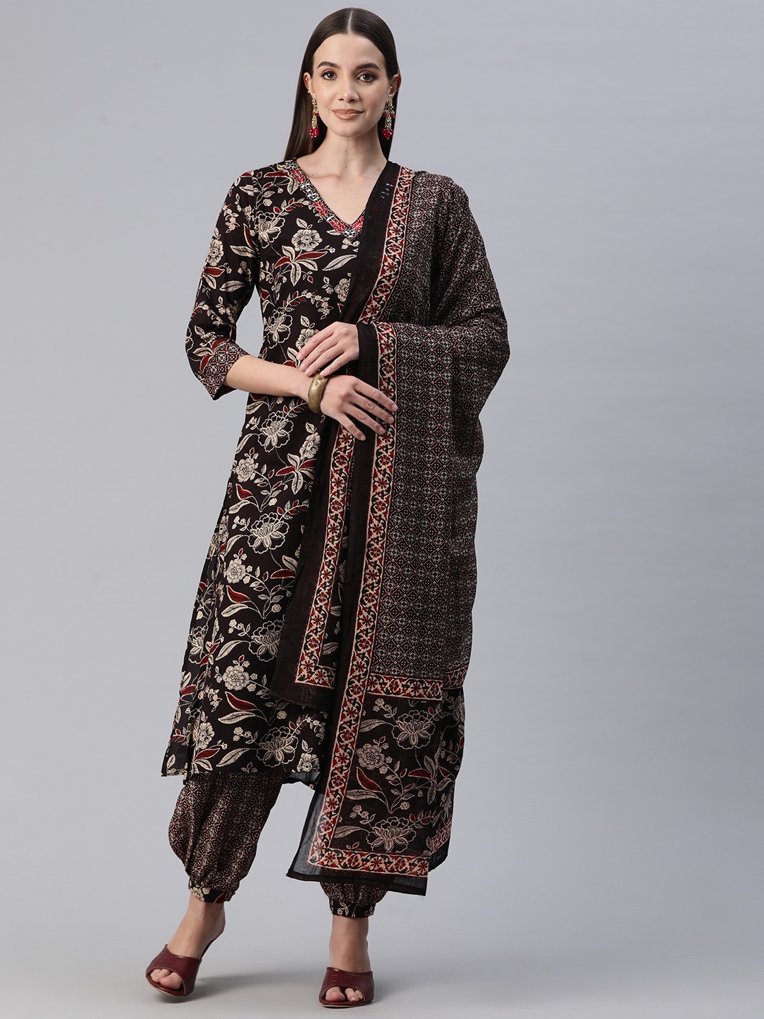Readiprint Floral Printed Thread Work Pure Cotton Kurta with Patiala & Dupatta, Black
Readiprint Floral Printed Thread Work Pure Cotton Kurta with Patiala & Dupatta, Black