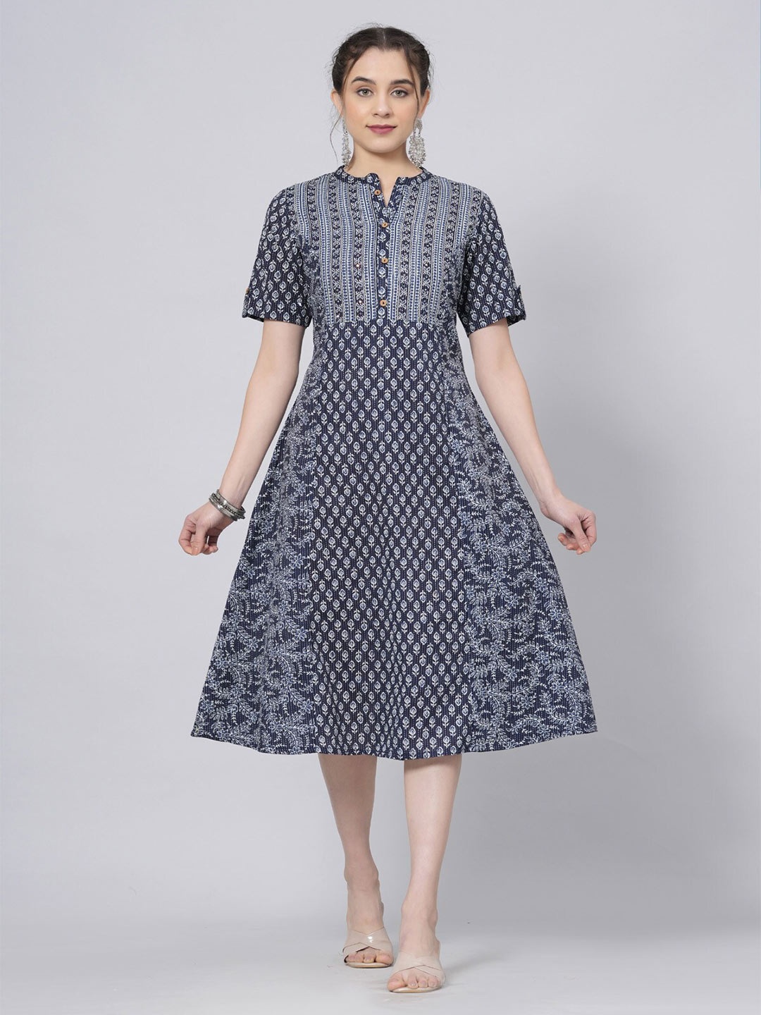 PREKSHA Checked Printed Mirror Work Floral Mandarin Collar Short Sleeves Cotton Kurta, Blue
PREKSHA Checked Printed Mirror Work Floral Mandarin Collar Short Sleeves Cotton Kurta, Blue