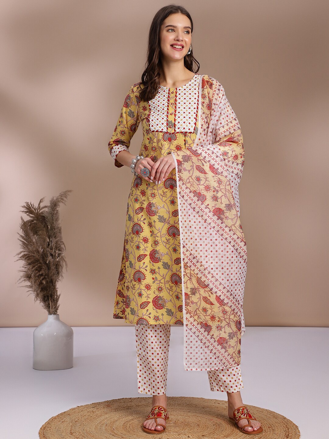 Anouk Floral Printed Regular Pure Cotton Straight Kurta with Trousers & Dupatta, Yellow
Anouk Floral Printed Regular Pure Cotton Straight Kurta with Trousers & Dupatta, Yellow