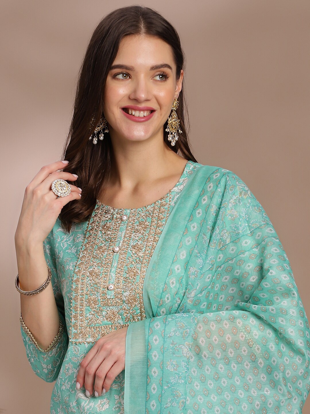 Anouk Ethnic Motifs Printed Regular Thread Work Kurta with Trousers & With Dupatta, Turquoise blue
Anouk Ethnic Motifs Printed Regular Thread Work Kurta with Trousers & With Dupatta, Turquoise blue