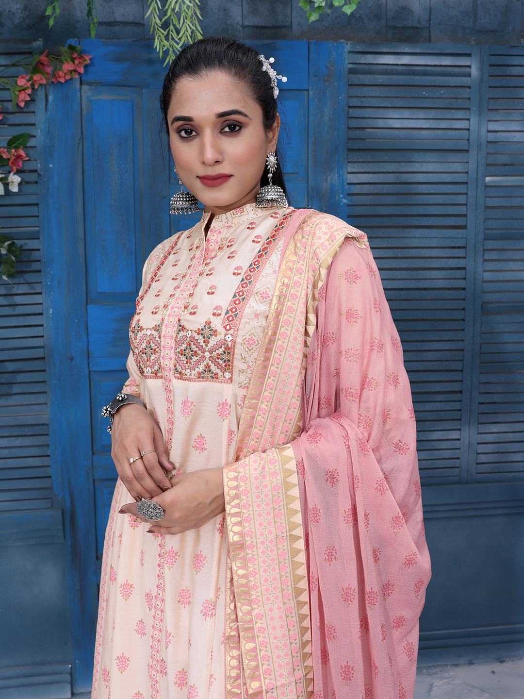 Ariya Prints Ethnic Motifs Regular Thread Work Pure Silk Kurti with Palazzos & Dupatta, Off white
Ariya Prints Ethnic Motifs Regular Thread Work Pure Silk Kurti with Palazzos & Dupatta, Off white