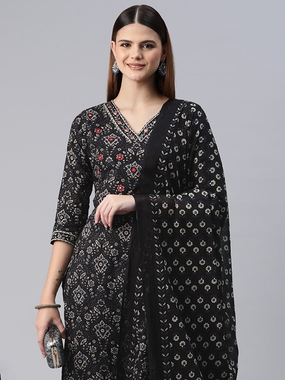 Readiprint Fashions Women Floral Printed Regular Pure Cotton Kurta with Trousers & With Dupatta, Black
Readiprint Fashions Women Floral Printed Regular Pure Cotton Kurta with Trousers & With Dupatta, Black