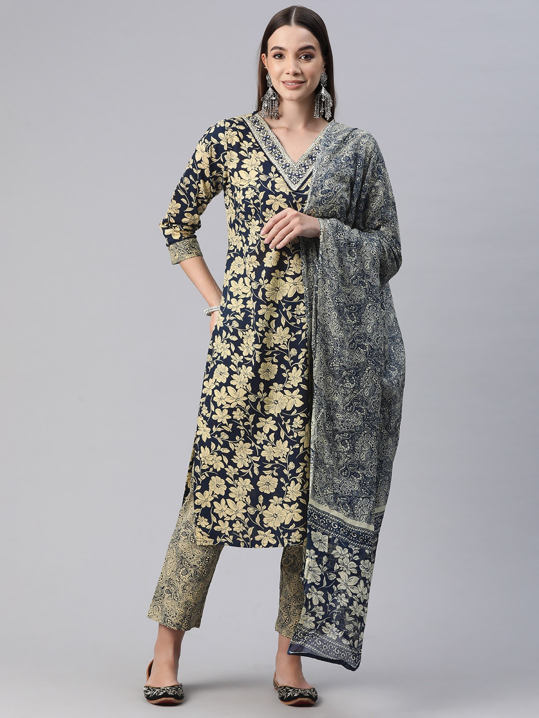 Readiprint Fashions Women Floral Printed Regular Thread Work Pure Cotton Kurta with Trousers & With Dupatta, Blue
Readiprint Fashions Women Floral Printed Regular Thread Work Pure Cotton Kurta with Trousers & With Dupatta, Blue