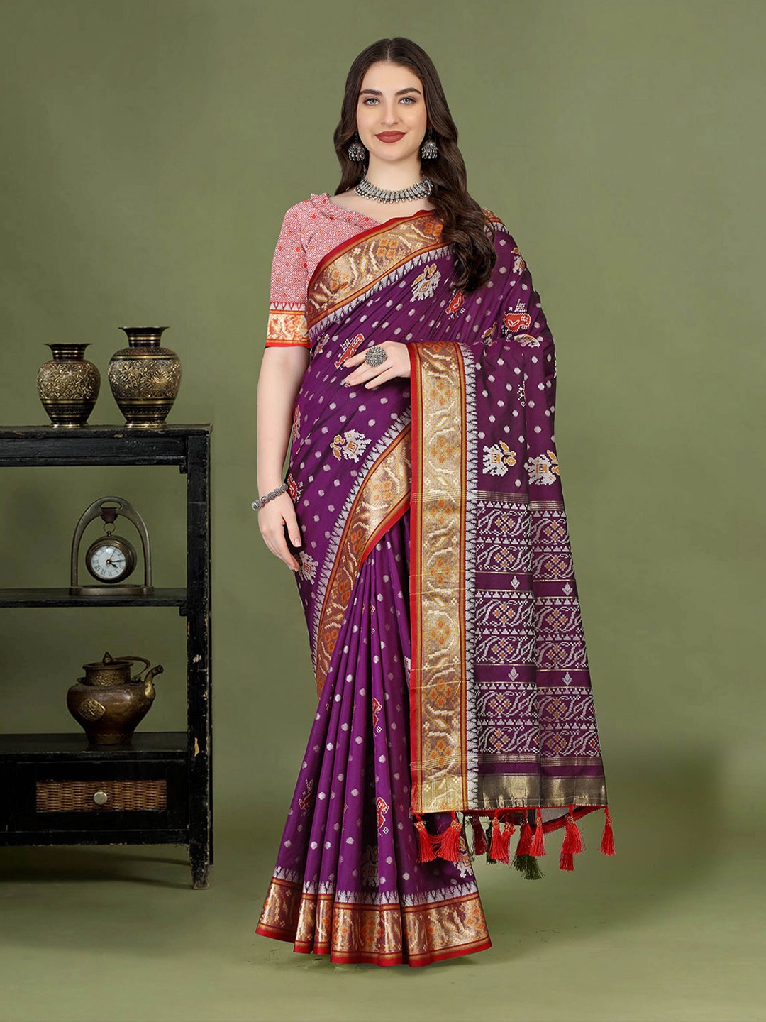 ZILVIRA Woven Design Ethnic Motifs Zari Pure Silk Patola Saree With Tassels, Purple
ZILVIRA Woven Design Ethnic Motifs Zari Pure Silk Patola Saree With Tassels, Purple