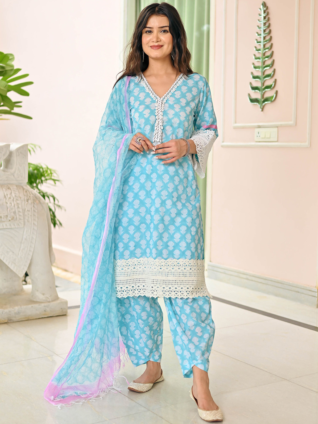 Anouk Mirage Floral Printed Regular Thread Work Pure Cotton Kurta with Salwar & Dupatta, Blue
Anouk Mirage Floral Printed Regular Thread Work Pure Cotton Kurta with Salwar & Dupatta, Blue