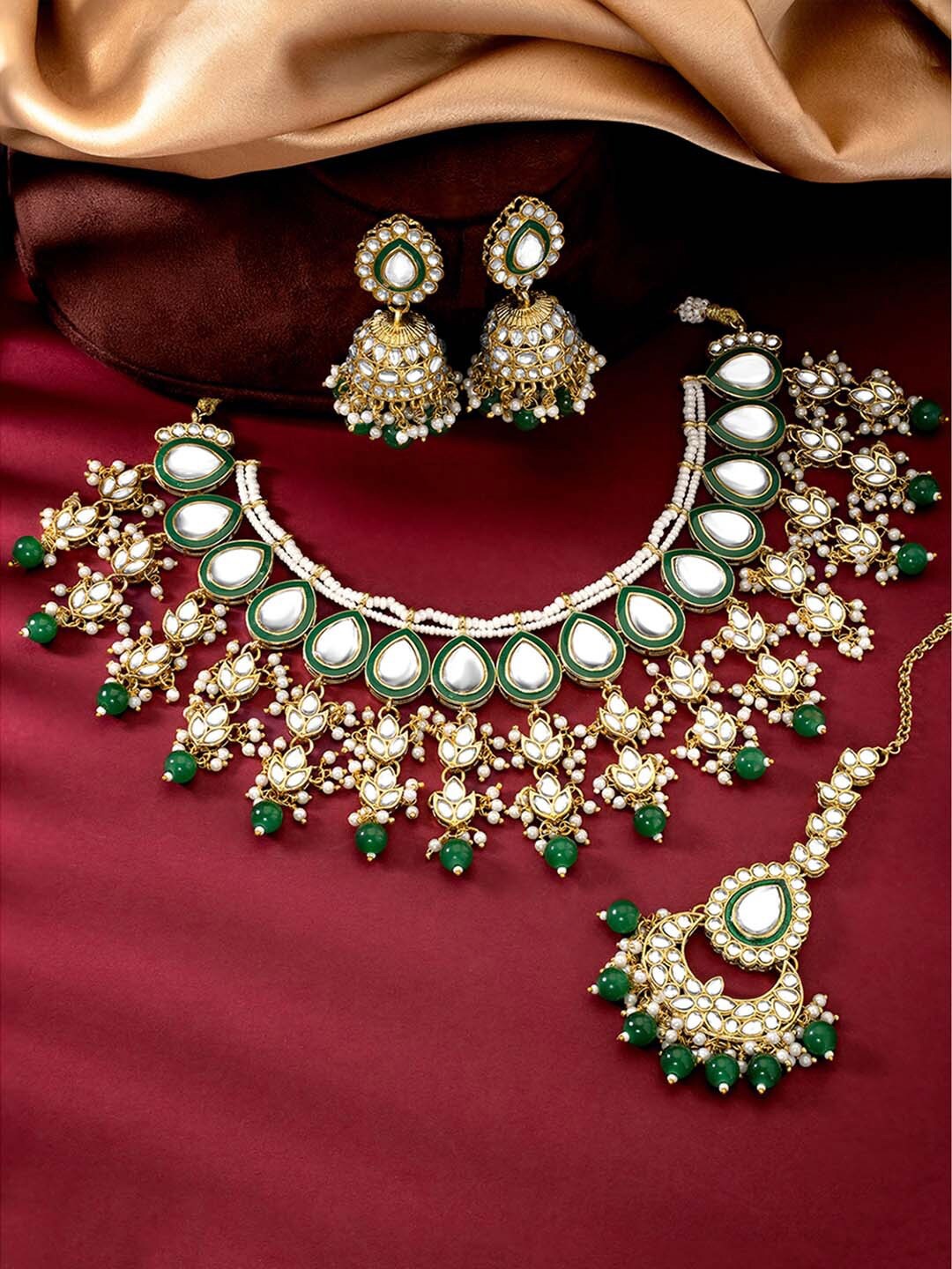 Peora Gold-Plated Kundan Studded Choker Jewellery Set With Maang Tikka
Peora Gold-Plated Kundan Studded Choker Jewellery Set With Maang Tikka