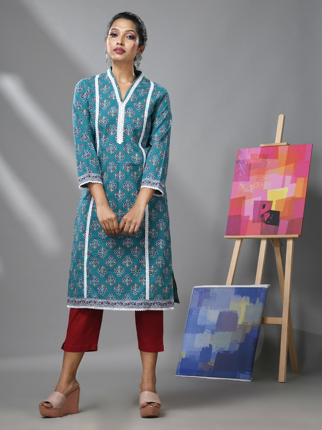 Charukriti Floral Printed V Neck Three-Quarter Sleeves Pure Cotton Kurta with Trousers, Sea green
Charukriti Floral Printed V Neck Three-Quarter Sleeves Pure Cotton Kurta with Trousers, Sea green