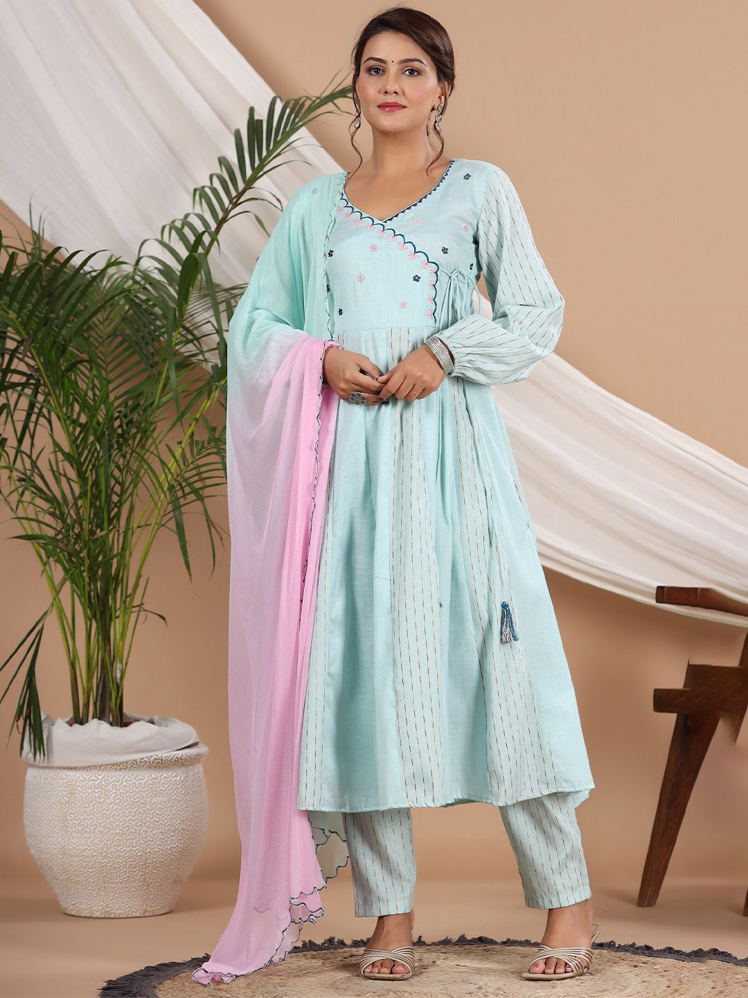 Rangeelo Floral Embroidered Thread Work Pure Cotton Kurta with Palazzos & Dupatta, Blue
Rangeelo Floral Embroidered Thread Work Pure Cotton Kurta with Palazzos & Dupatta, Blue