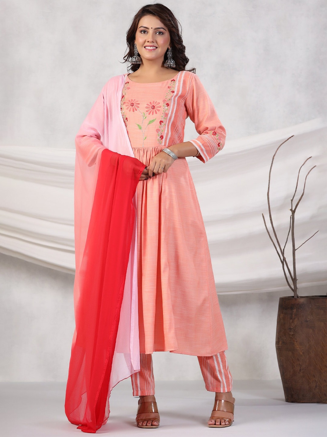 Rangeelo Boat Neck Ethnic Thread Work Pure Cotton Flared Kurta with Trousers & Dupatta, Peach
Rangeelo Boat Neck Ethnic Thread Work Pure Cotton Flared Kurta with Trousers & Dupatta, Peach