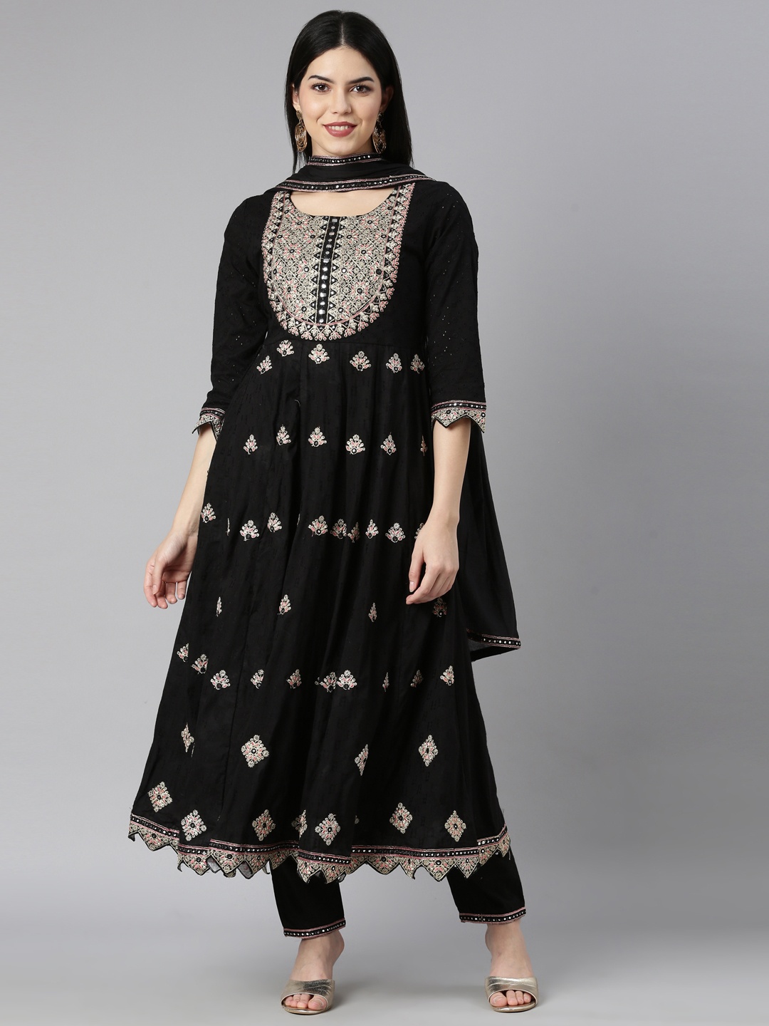 Neerus Floral Embroidered Regular Aari Work Pure Cotton Kurta with Trousers & Dupatta, Black
Neerus Floral Embroidered Regular Aari Work Pure Cotton Kurta with Trousers & Dupatta, Black