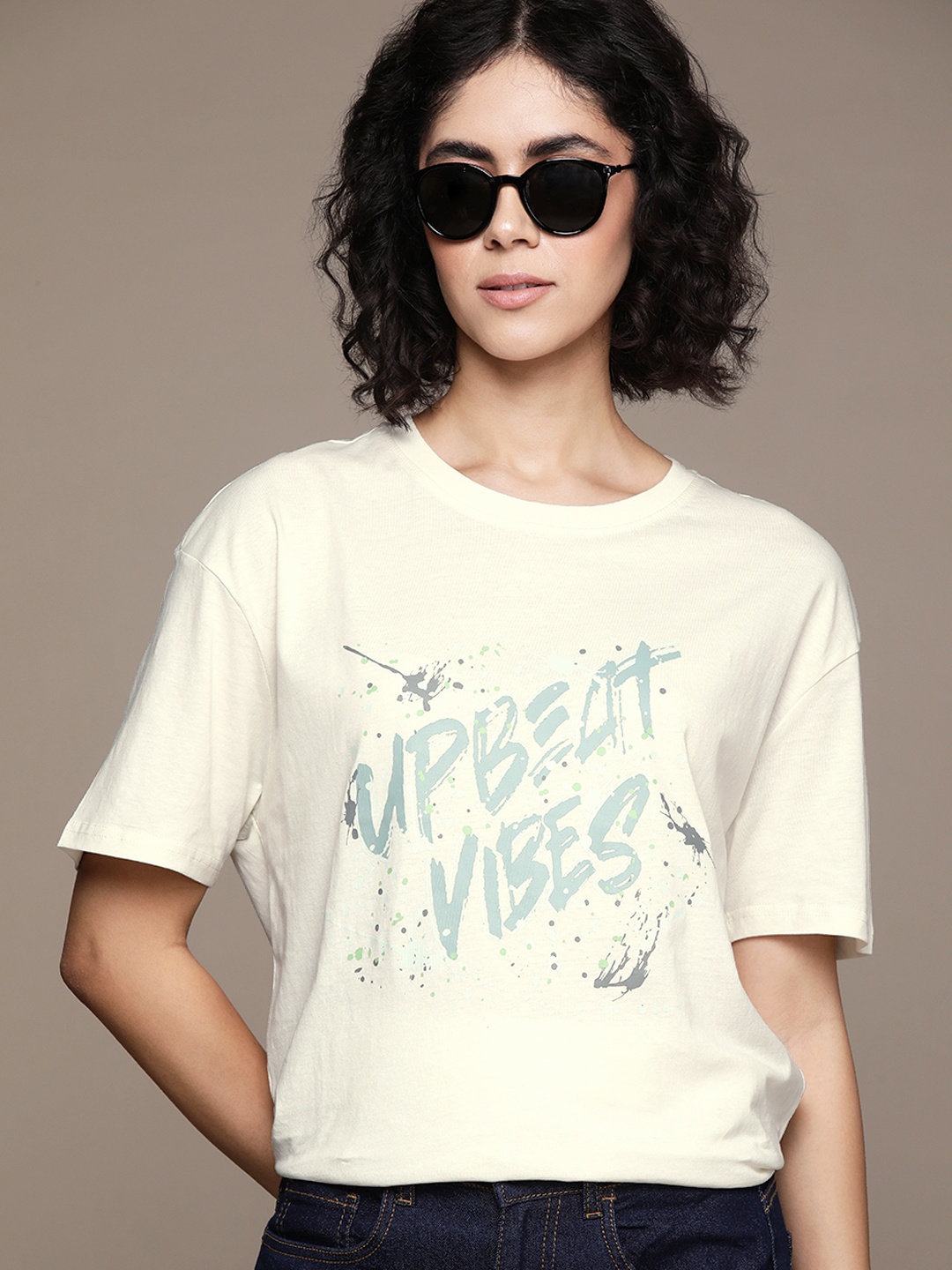 The Roadster Lifestyle Co. Women Typography Printed Drop-Shoulder Sleeves Cotton T-shirt, Beige
The Roadster Lifestyle Co. Women Typography Printed Drop-Shoulder Sleeves Cotton T-shirt, Beige