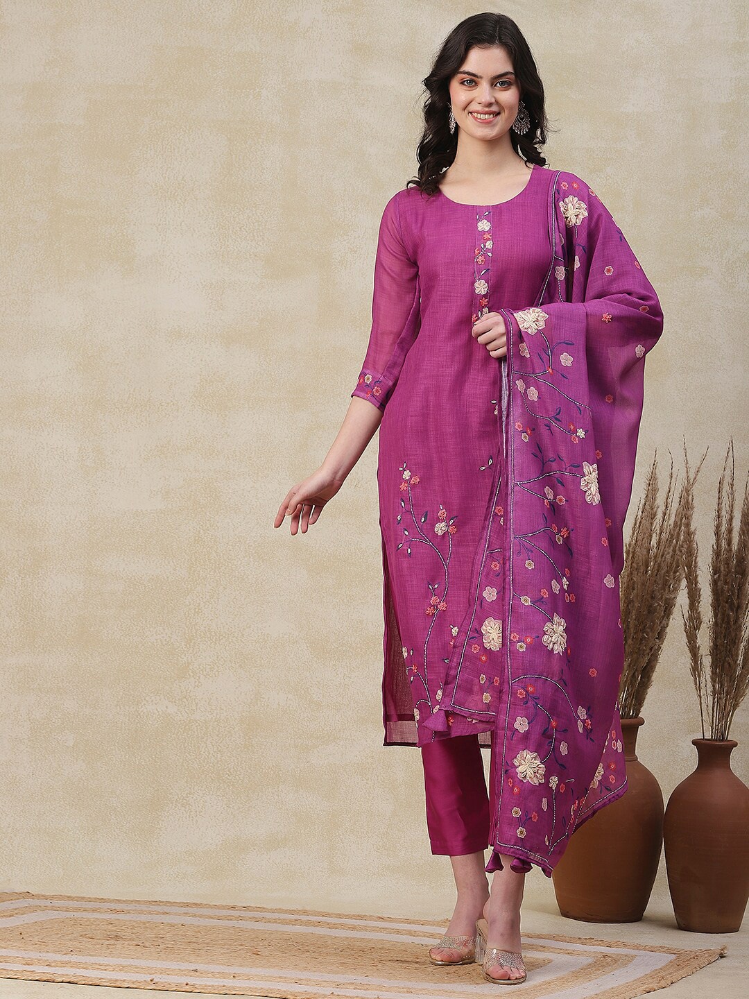 FASHOR Purple & Cream Floral Jute Cotton Printed Straight Kurta With Trousers & Dupatta
FASHOR Purple & Cream Floral Jute Cotton Printed Straight Kurta With Trousers & Dupatta
