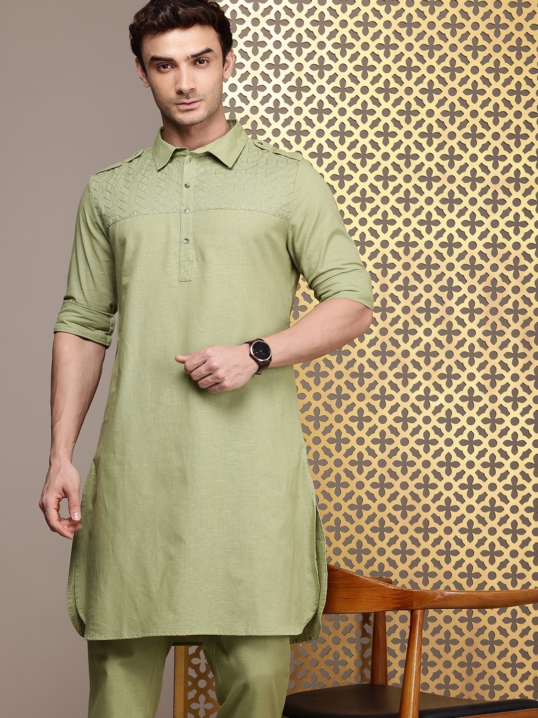 House of Pataudi Men Embroidered Pure Cotton Jashn Pathani Kurta with Trousers, Green
House of Pataudi Men Embroidered Pure Cotton Jashn Pathani Kurta with Trousers, Green