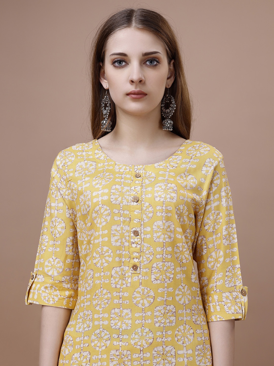 Ode by House of Pataudi Yellow Floral Printed Round Neck Straight Kurta, White
Ode by House of Pataudi Yellow Floral Printed Round Neck Straight Kurta, White