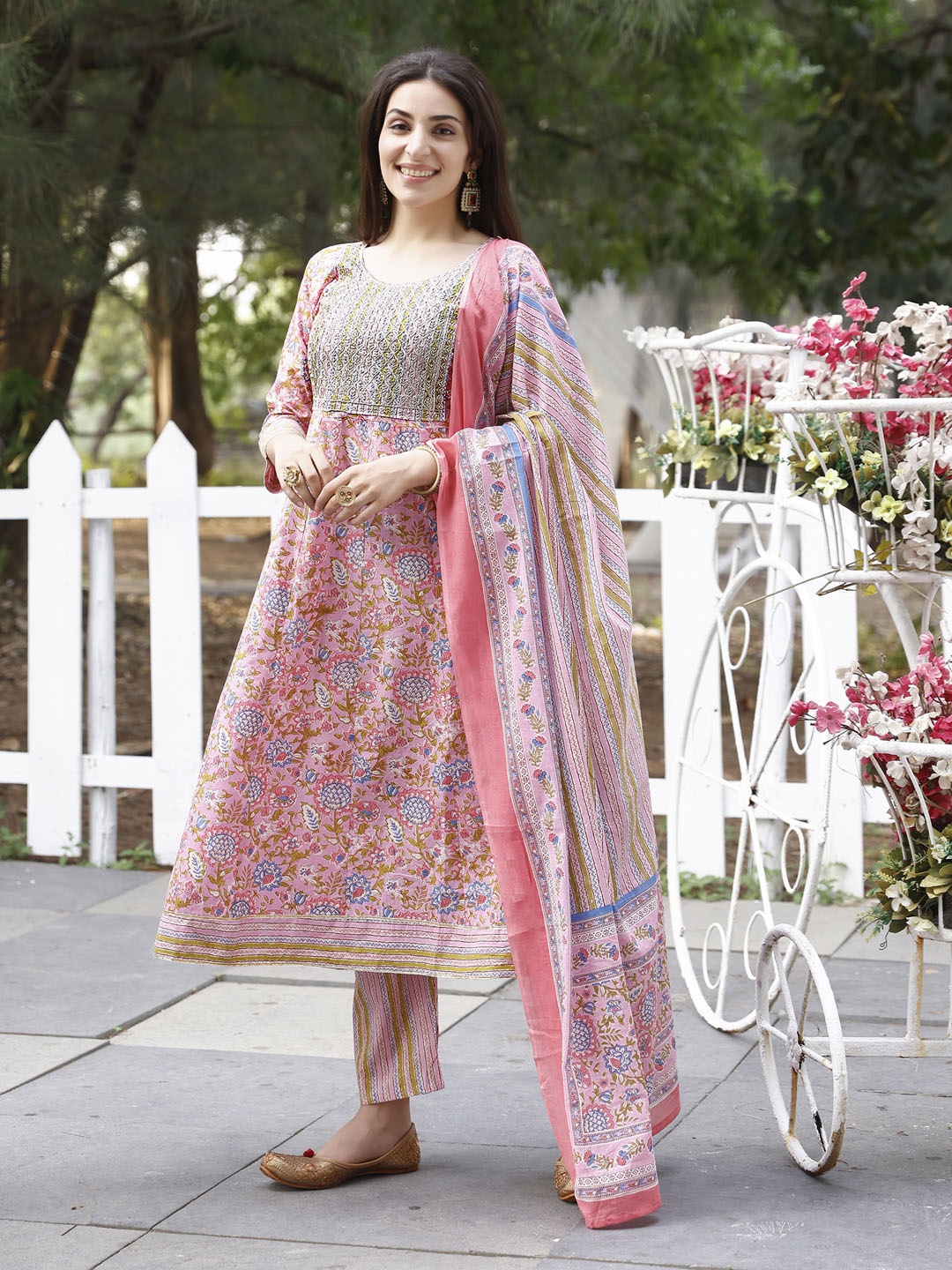 Ziva Fashion Floral Printed Regular Thread Work Pure Cotton Kurta with Trousers & Dupatta, Pink
Ziva Fashion Floral Printed Regular Thread Work Pure Cotton Kurta with Trousers & Dupatta, Pink