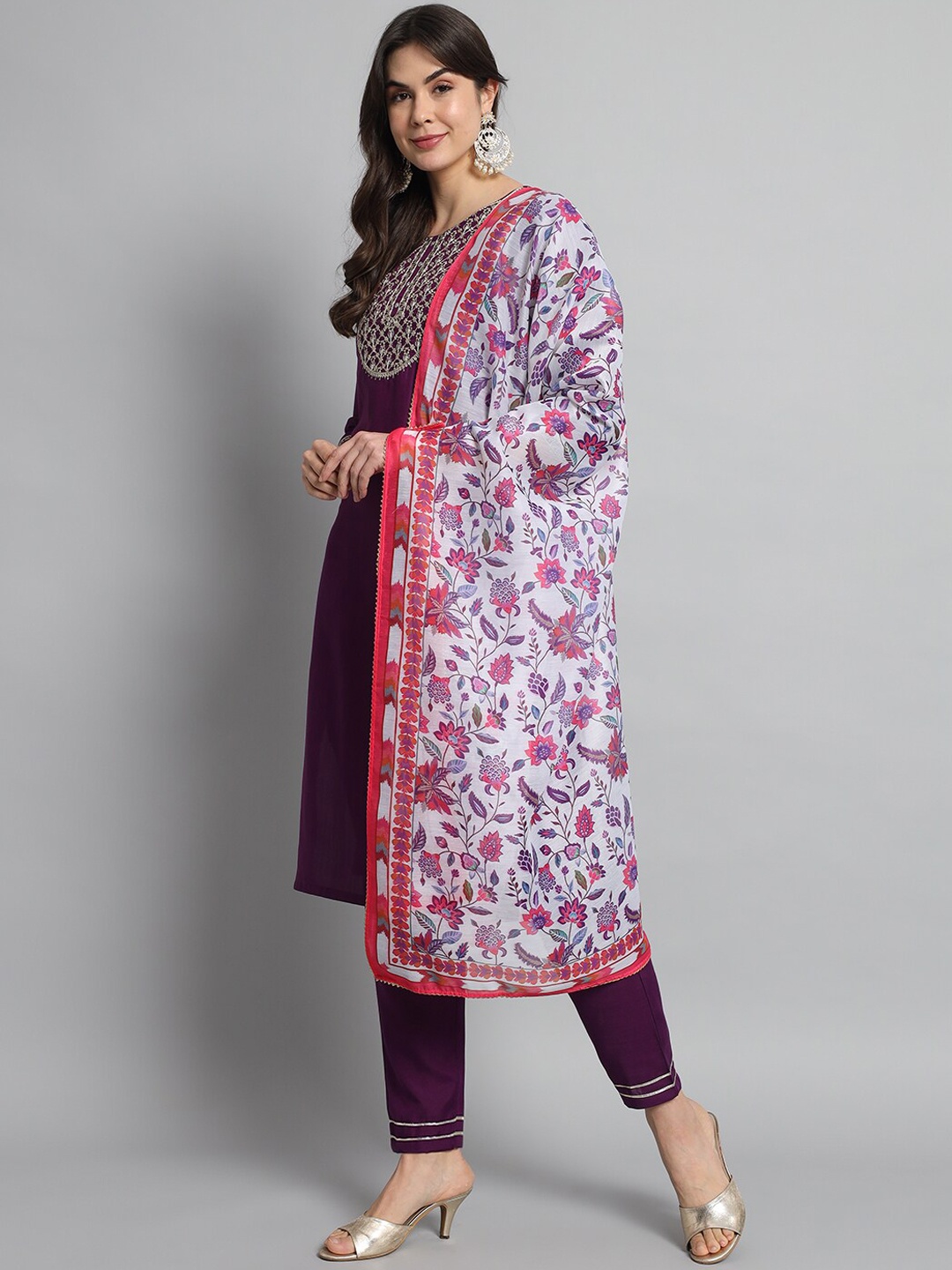 BESUCHER Floral Yoke Design Gotta Patti Straight Kurta With Trouser & Dupatta, Purple
BESUCHER Floral Yoke Design Gotta Patti Straight Kurta With Trouser & Dupatta, Purple